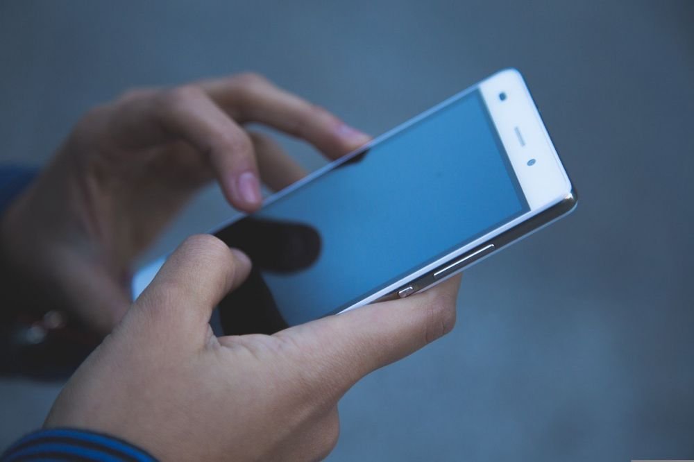 (P) Cum să te distrezi gratuit pe un telefon