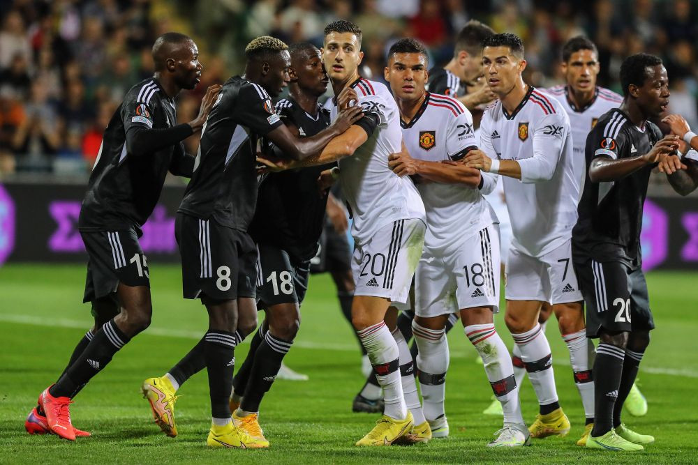 Nu le-a fost bine în Chișinău! 12 jucători de la Manchester United au fost afectați de mâncarea din Moldova_3