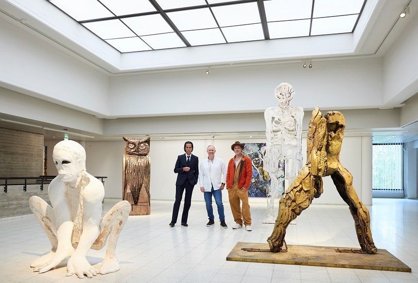 Ce se mai întâmplă prin Finlanda înaintea meciului cu România: Brad Pitt a debutat ca sculptor în cadrul unei expoziții _1