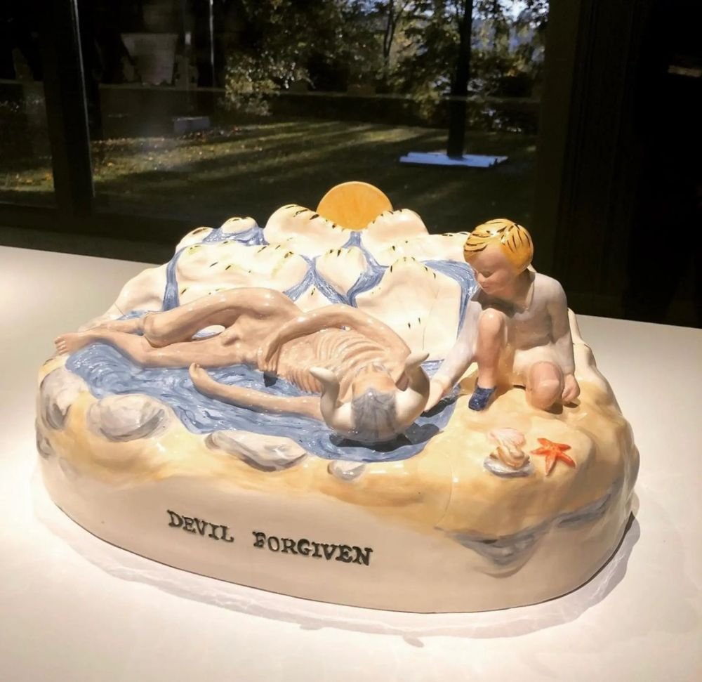 Ce se mai întâmplă prin Finlanda înaintea meciului cu România: Brad Pitt a debutat ca sculptor în cadrul unei expoziții _5