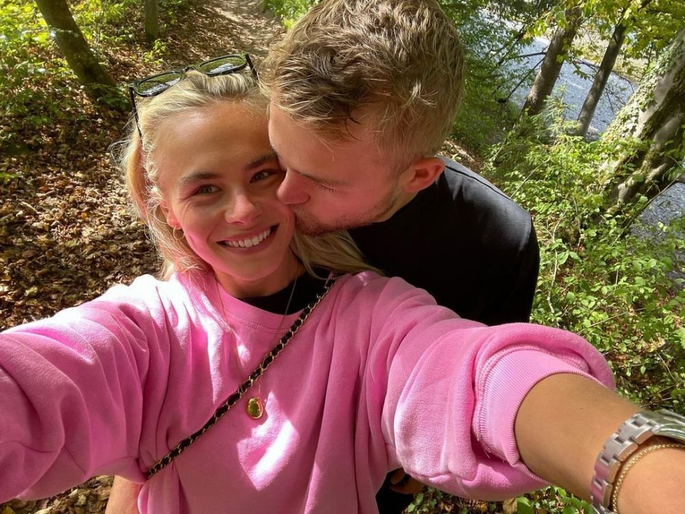 Iubita starului de la Bayern s-a dezbrăcat în lenjerie pentru a transmite un mesaj emoționant: „Nu mă simt mereu bine în pielea mea!” _26
