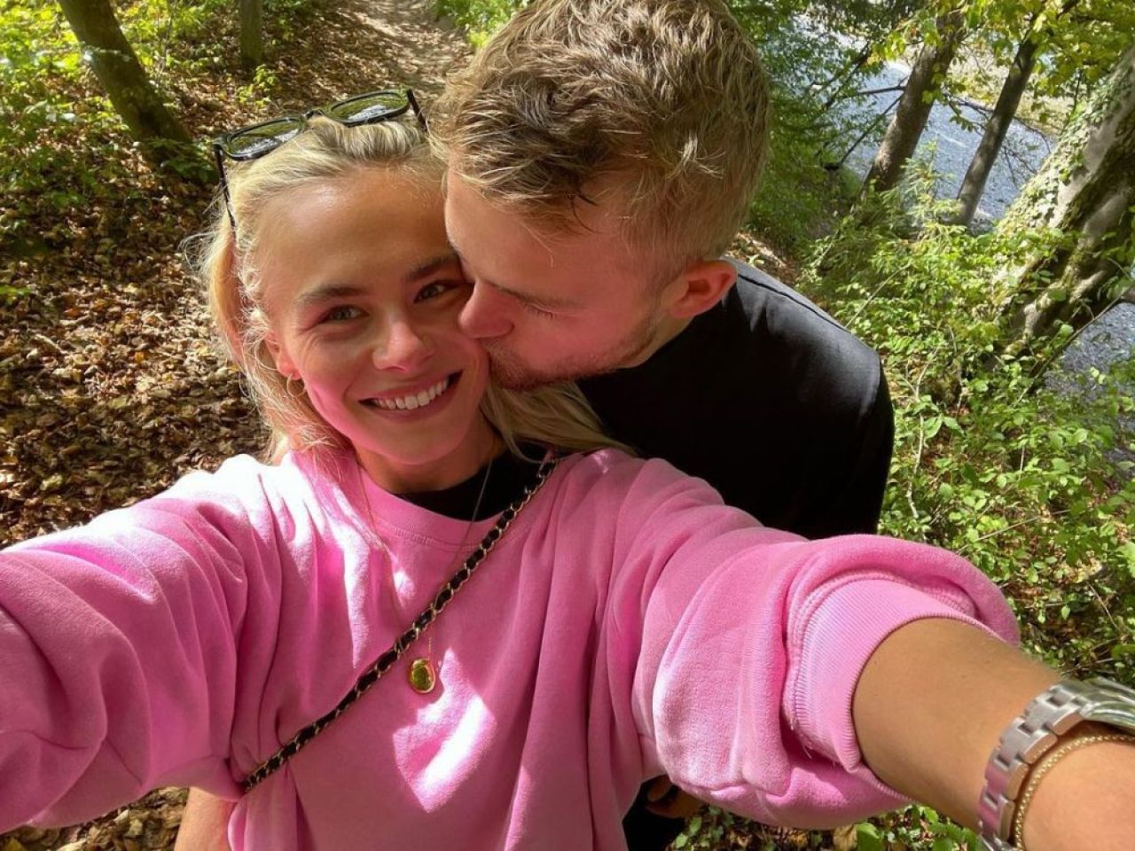 Iubita starului de la Bayern s-a dezbrăcat în lenjerie pentru a transmite un mesaj emoționant: „Nu mă simt mereu bine în pielea mea!” _26
