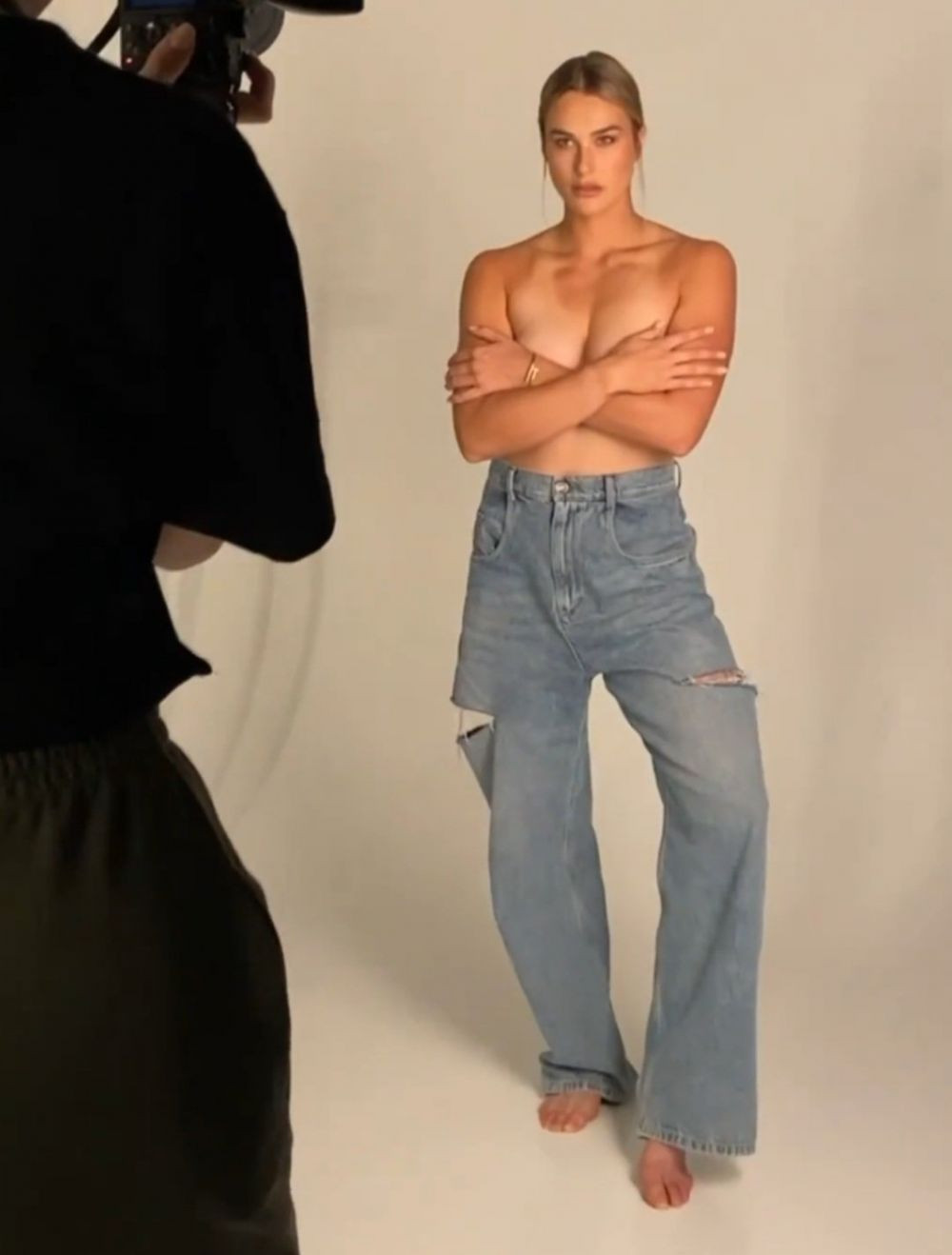 Fără haine în pauza competițională! Rivala Simonei Halep, Aryna Sabalenka a semnat un nou pictorial sexy _12