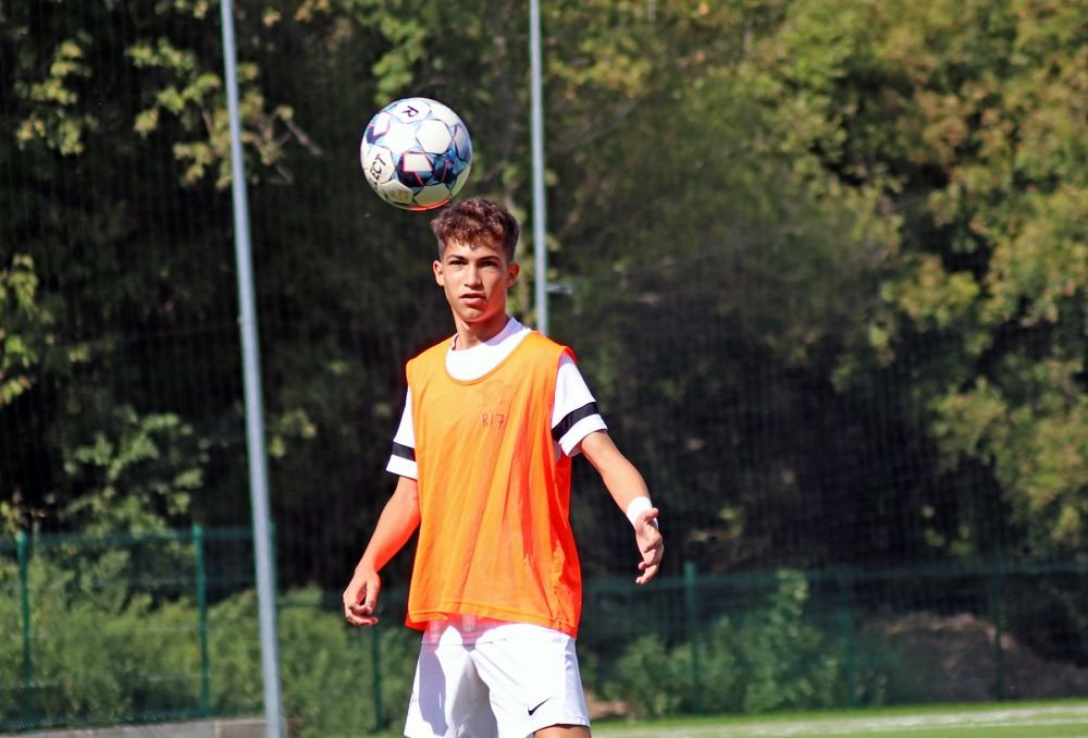 Un rapidist va călători 4.100 km pentru a juca la echipa națională! Puștiul a fost junior la PSG  _3