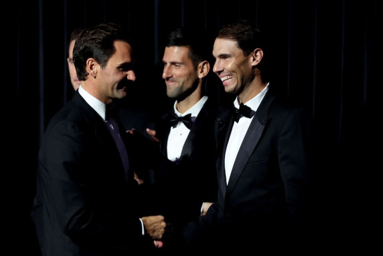 A înnebunit lumea! Un spectator-problemă și-a dat foc pe teren la Cupa Laver, sub ochii lui Federer! Ce s-a întâmplat la Londra_7