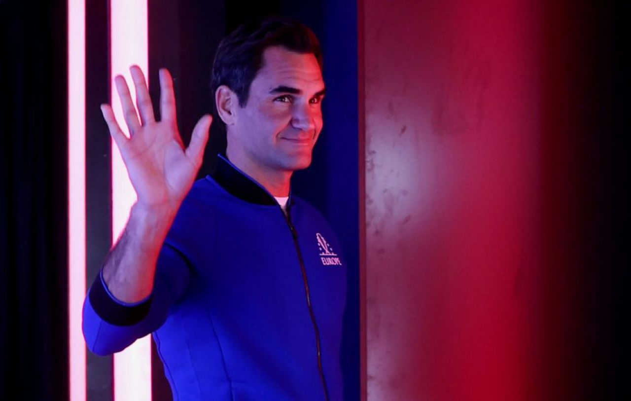A înnebunit lumea! Un spectator-problemă și-a dat foc pe teren la Cupa Laver, sub ochii lui Federer! Ce s-a întâmplat la Londra_8