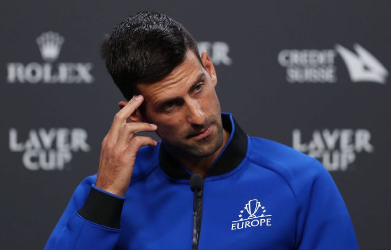 A înnebunit lumea! Un spectator-problemă și-a dat foc pe teren la Cupa Laver, sub ochii lui Federer! Ce s-a întâmplat la Londra_16