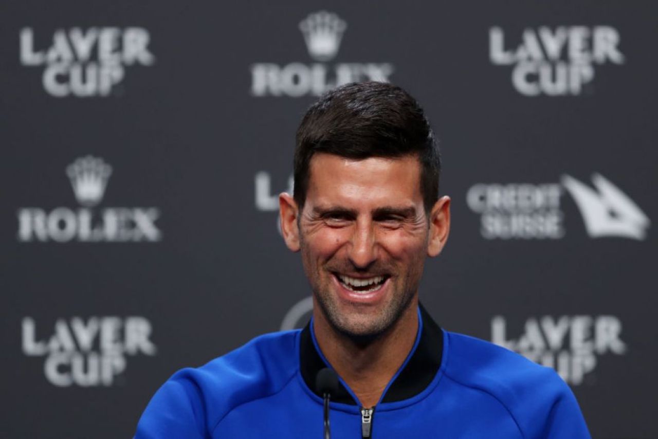 A înnebunit lumea! Un spectator-problemă și-a dat foc pe teren la Cupa Laver, sub ochii lui Federer! Ce s-a întâmplat la Londra_17