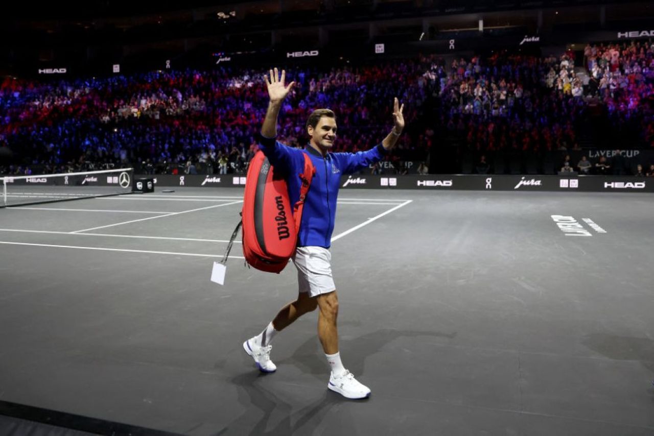 A înnebunit lumea! Un spectator-problemă și-a dat foc pe teren la Cupa Laver, sub ochii lui Federer! Ce s-a întâmplat la Londra_20
