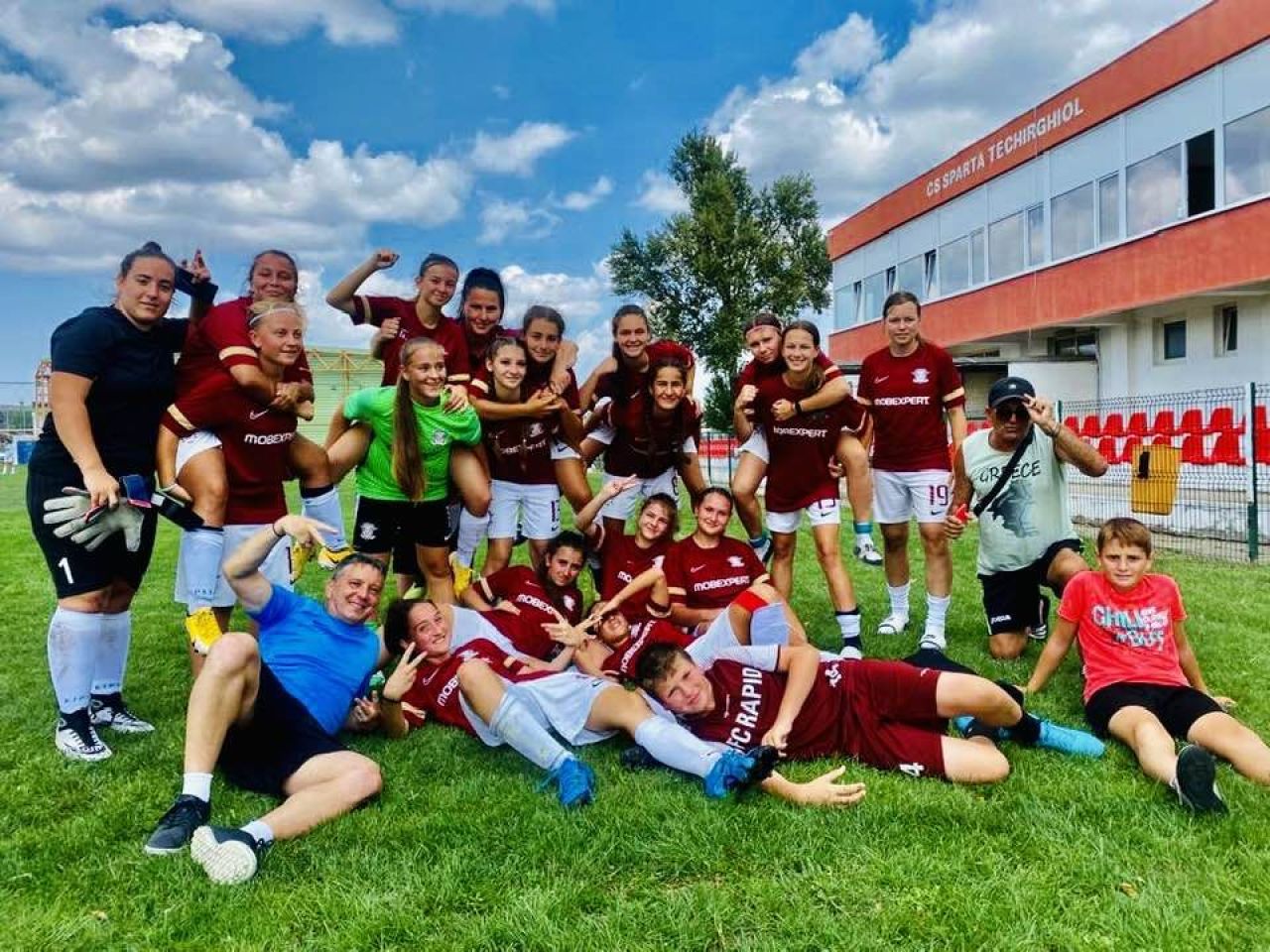 Rapid, debut science fiction în campionatul feminin: o fotbalistă a marcat 8 goluri, o alta doar 7 într-o repriză!_4