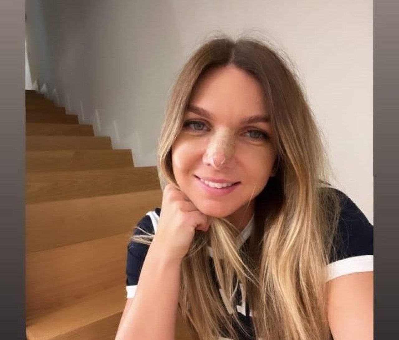 Simona Halep zâmbește! Prima fotografie cu tenismena din România după ce și-a dat jos bandajul în urma intervenției suferite _1