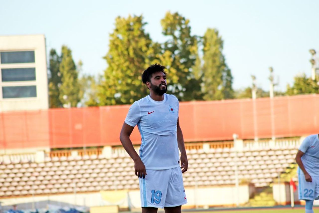 Billel Omrani s-a accidentat chiar sub privirile lui Dică și Mihai Stoica! Atacantul a acuzat dureri puternice_7