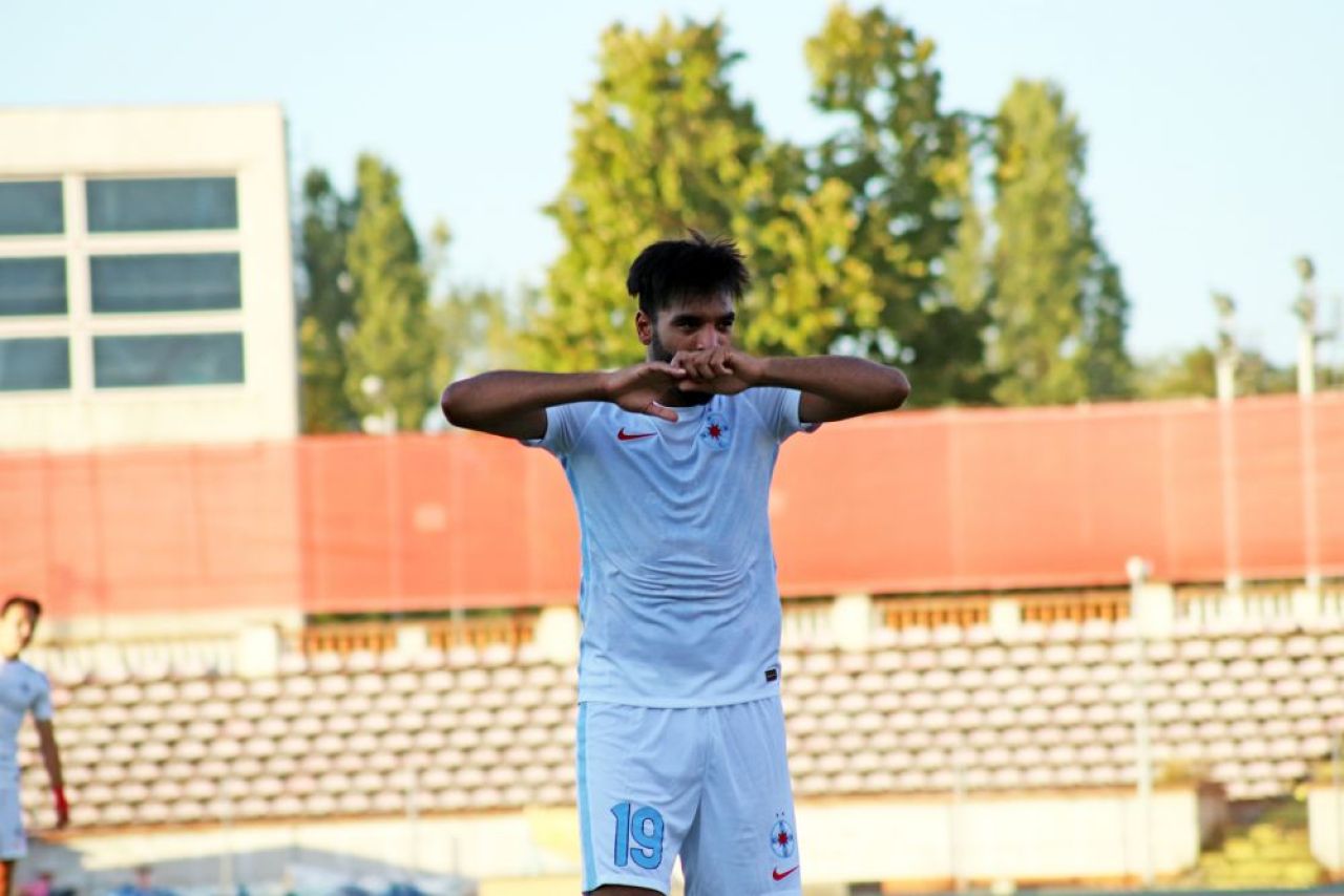 Billel Omrani s-a accidentat chiar sub privirile lui Dică și Mihai Stoica! Atacantul a acuzat dureri puternice_8
