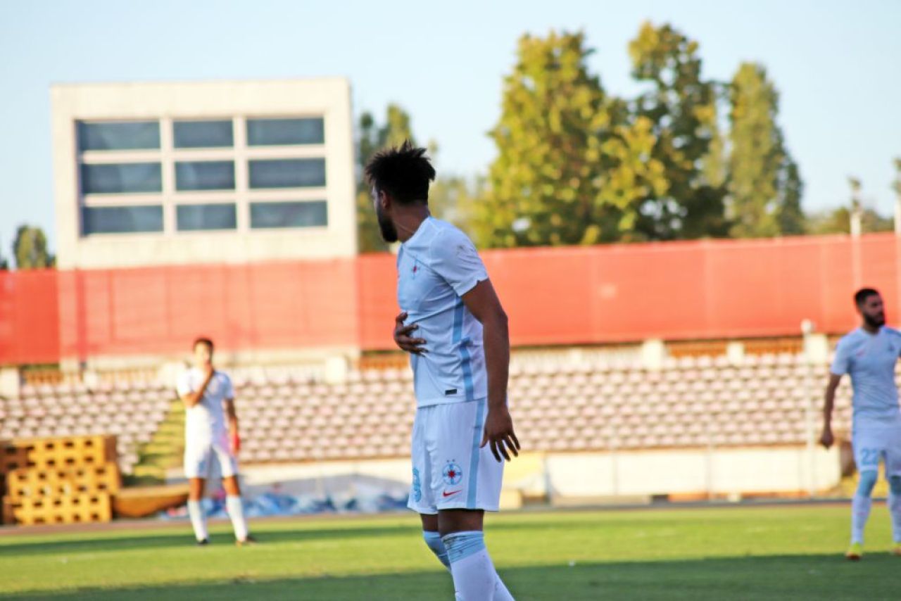 Billel Omrani s-a accidentat chiar sub privirile lui Dică și Mihai Stoica! Atacantul a acuzat dureri puternice_9