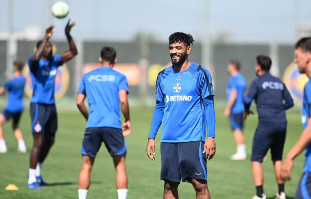 Mihai Stoica a dezvăluit cu c&acirc;te kilograme &icirc;n plus a venit Omrani la FCSB și c&acirc;t trebuie să mai slăbească atacantul