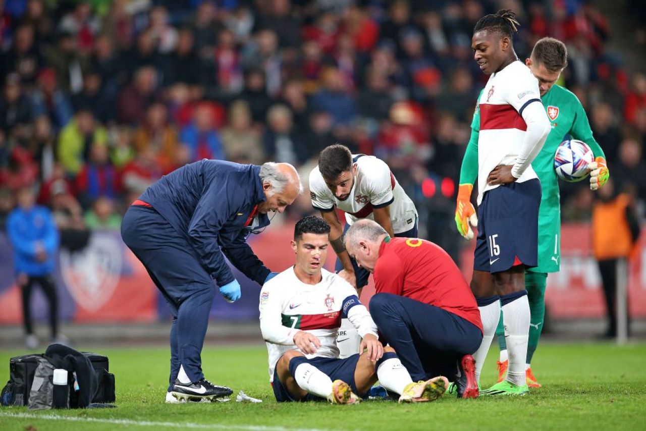 Imagini dure cu Cristiano Ronaldo! Fața i s-a umplut de sânge după o ciocnire cu portarul advers _2