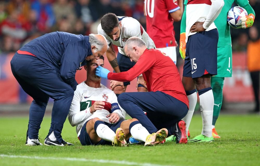 Imagini dure cu Cristiano Ronaldo! Fața i s-a umplut de sânge după o ciocnire cu portarul advers _13