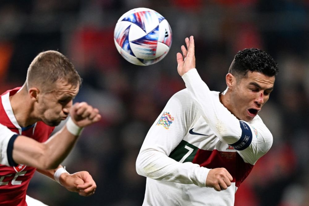Imagini dure cu Cristiano Ronaldo! Fața i s-a umplut de sânge după o ciocnire cu portarul advers _14