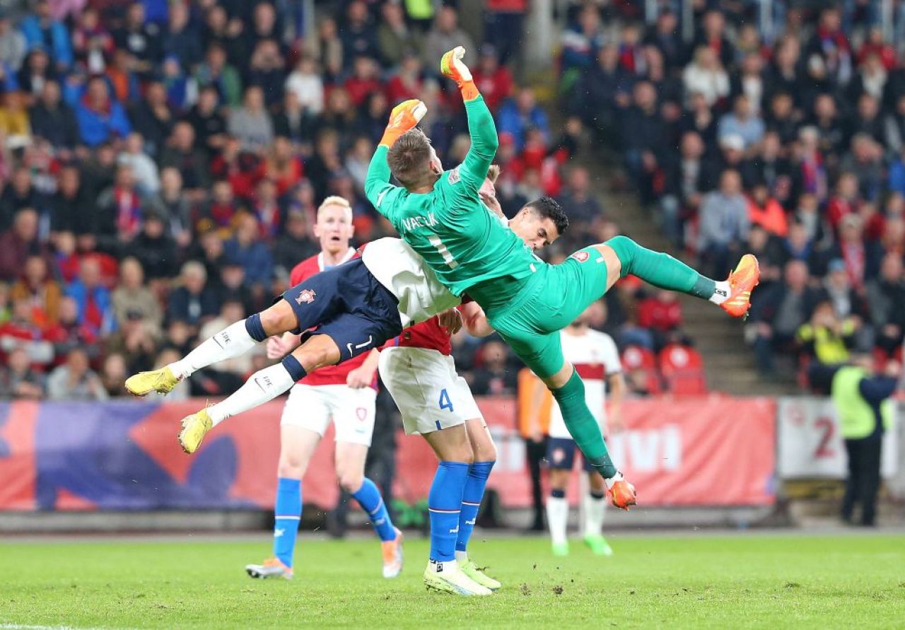 Imagini dure cu Cristiano Ronaldo! Fața i s-a umplut de sânge după o ciocnire cu portarul advers _19