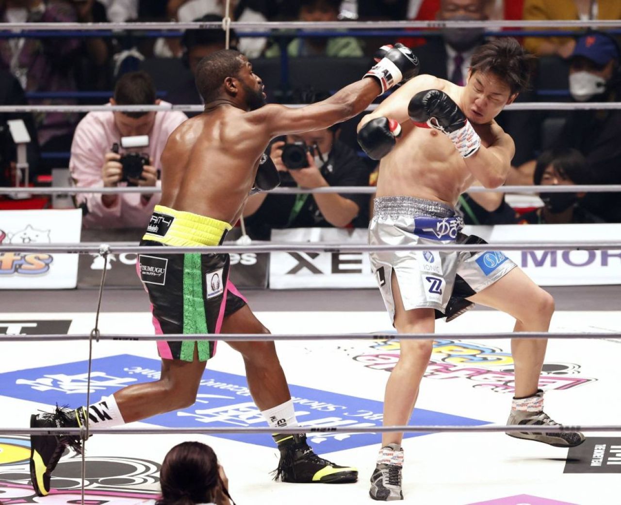 KO-ul de 22 de milioane de euro al lui Floyd Mayweather. L-a pus la pământ fulgerător în doar două reprize pe Mikuru Asakura_1
