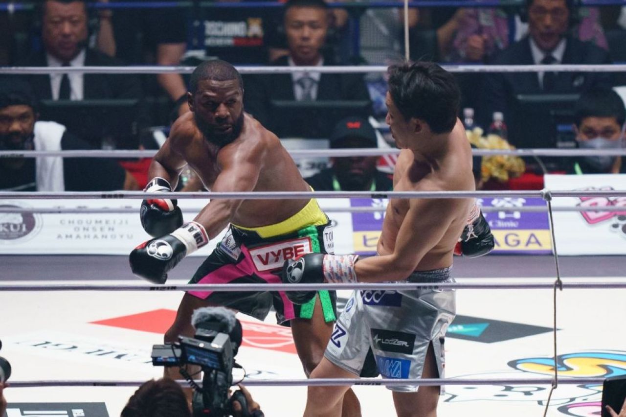 KO-ul de 22 de milioane de euro al lui Floyd Mayweather. L-a pus la pământ fulgerător în doar două reprize pe Mikuru Asakura_3