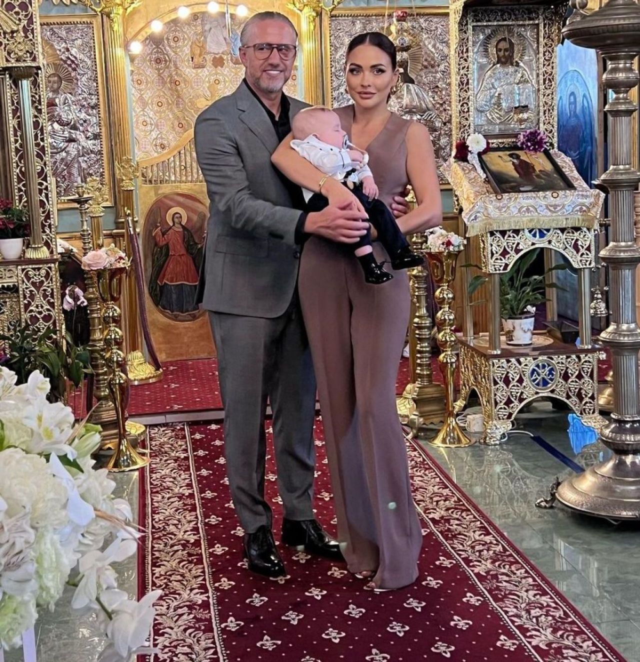 Prima imagine de la botezul băiatului lui Laurențiu Reghecampf. Detaliul observat la antrenor, după 'bătaia' cu Anamaria Prodan _10