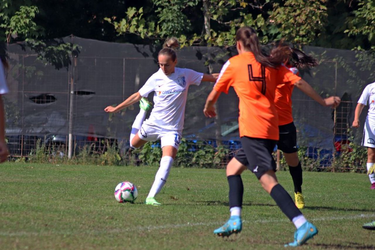 Fetele lui Hagi fac spectacol în Liga 2 feminin. Au învins cu 10-0 în ultima etapă!_23