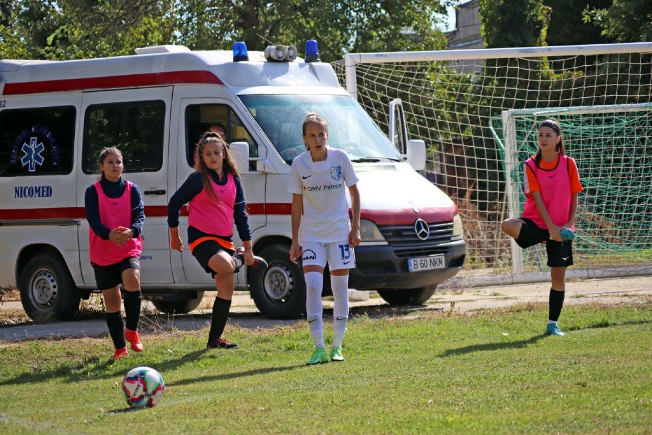 Fetele lui Hagi fac spectacol în Liga 2 feminin. Au învins cu 10-0 în ultima etapă!_37