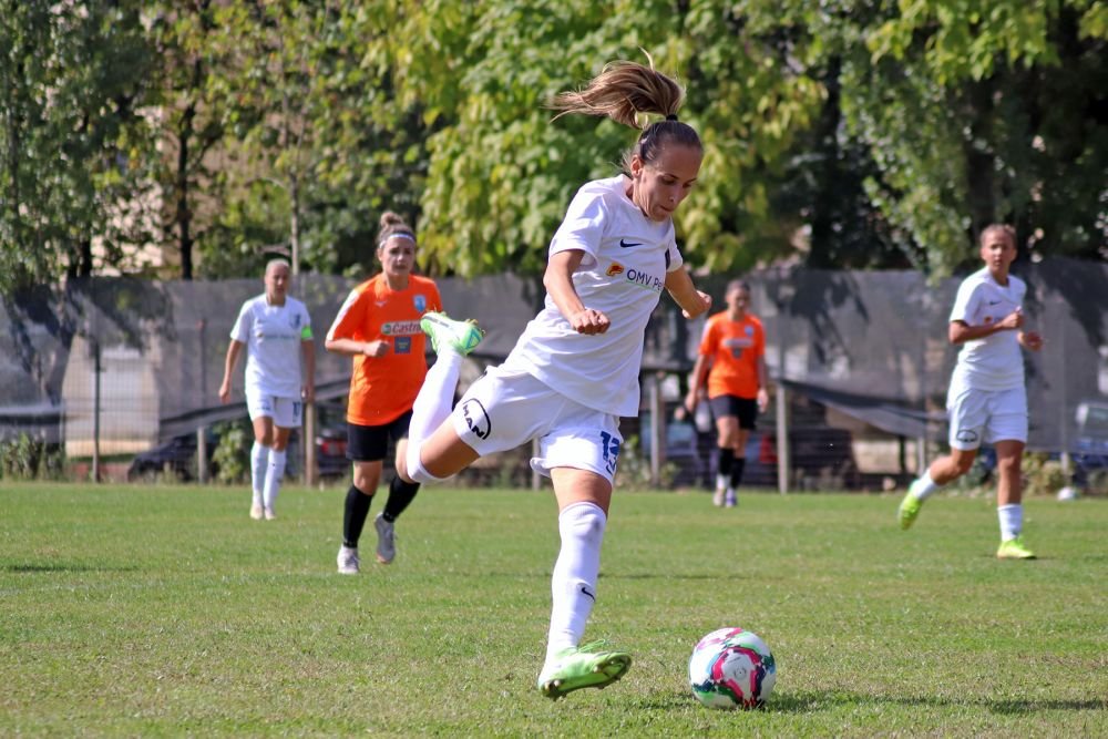 Fetele lui Hagi fac spectacol în Liga 2 feminin. Au învins cu 10-0 în ultima etapă!_47