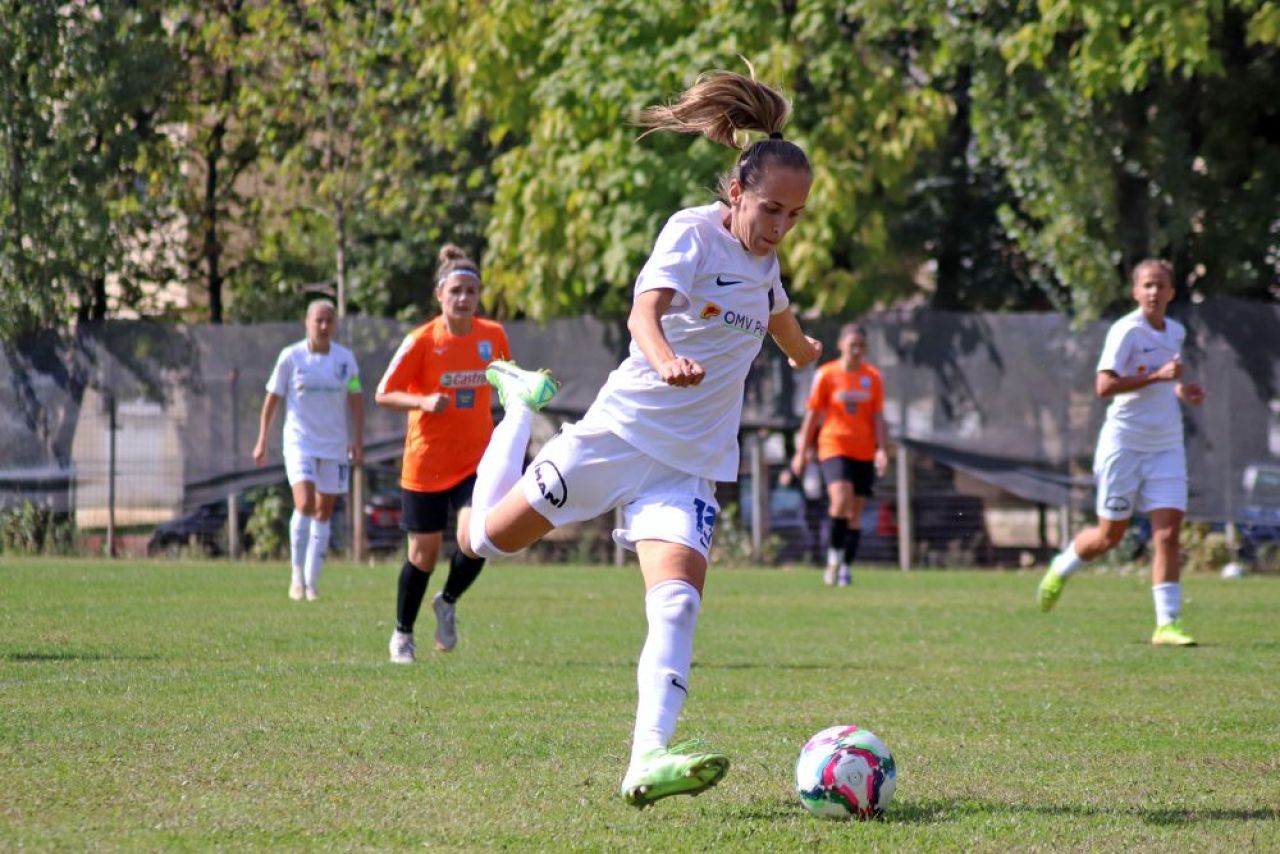 Fetele lui Hagi fac spectacol în Liga 2 feminin. Au învins cu 10-0 în ultima etapă!_47