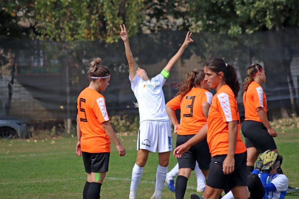 Fetele lui Hagi fac spectacol în Liga 2 feminin. Au învins cu 10-0 în ultima etapă!_53