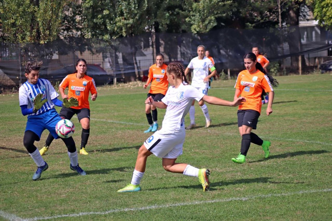 Fetele lui Hagi fac spectacol în Liga 2 feminin. Au învins cu 10-0 în ultima etapă!_56