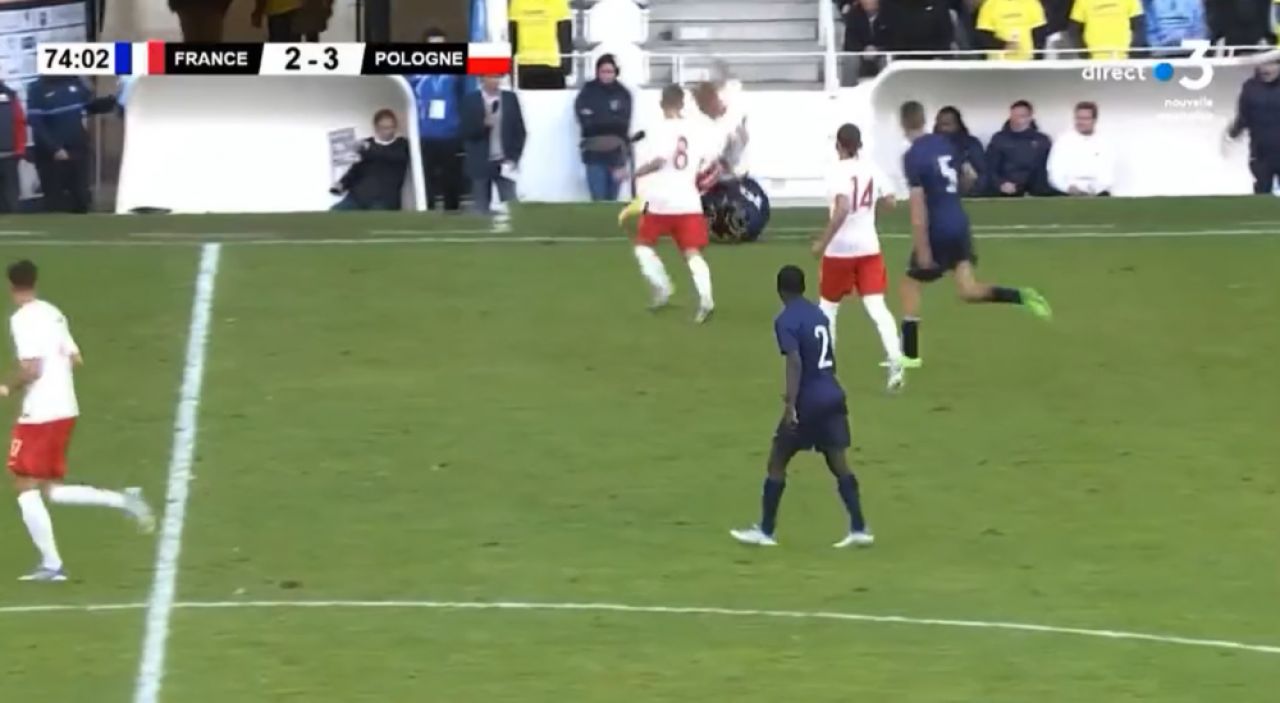 Momente desprinse din iad! Patru cartonașe roșii a arătat arbitrul în Franța U18 - Polonia U18, după ce un francez a făcut KO un polonez_1