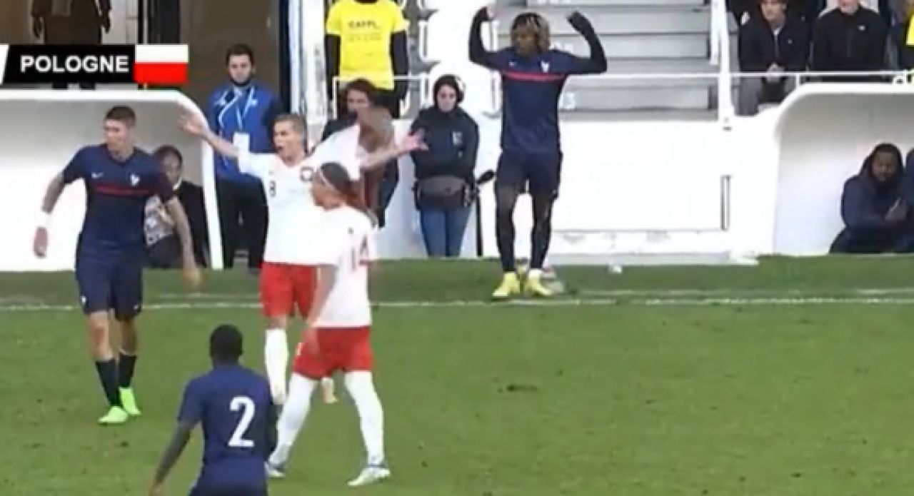 Momente desprinse din iad! Patru cartonașe roșii a arătat arbitrul în Franța U18 - Polonia U18, după ce un francez a făcut KO un polonez_2