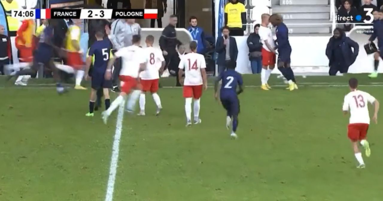 Momente desprinse din iad! Patru cartonașe roșii a arătat arbitrul în Franța U18 - Polonia U18, după ce un francez a făcut KO un polonez_3