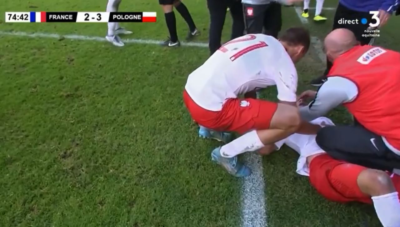 Momente desprinse din iad! Patru cartonașe roșii a arătat arbitrul în Franța U18 - Polonia U18, după ce un francez a făcut KO un polonez_5
