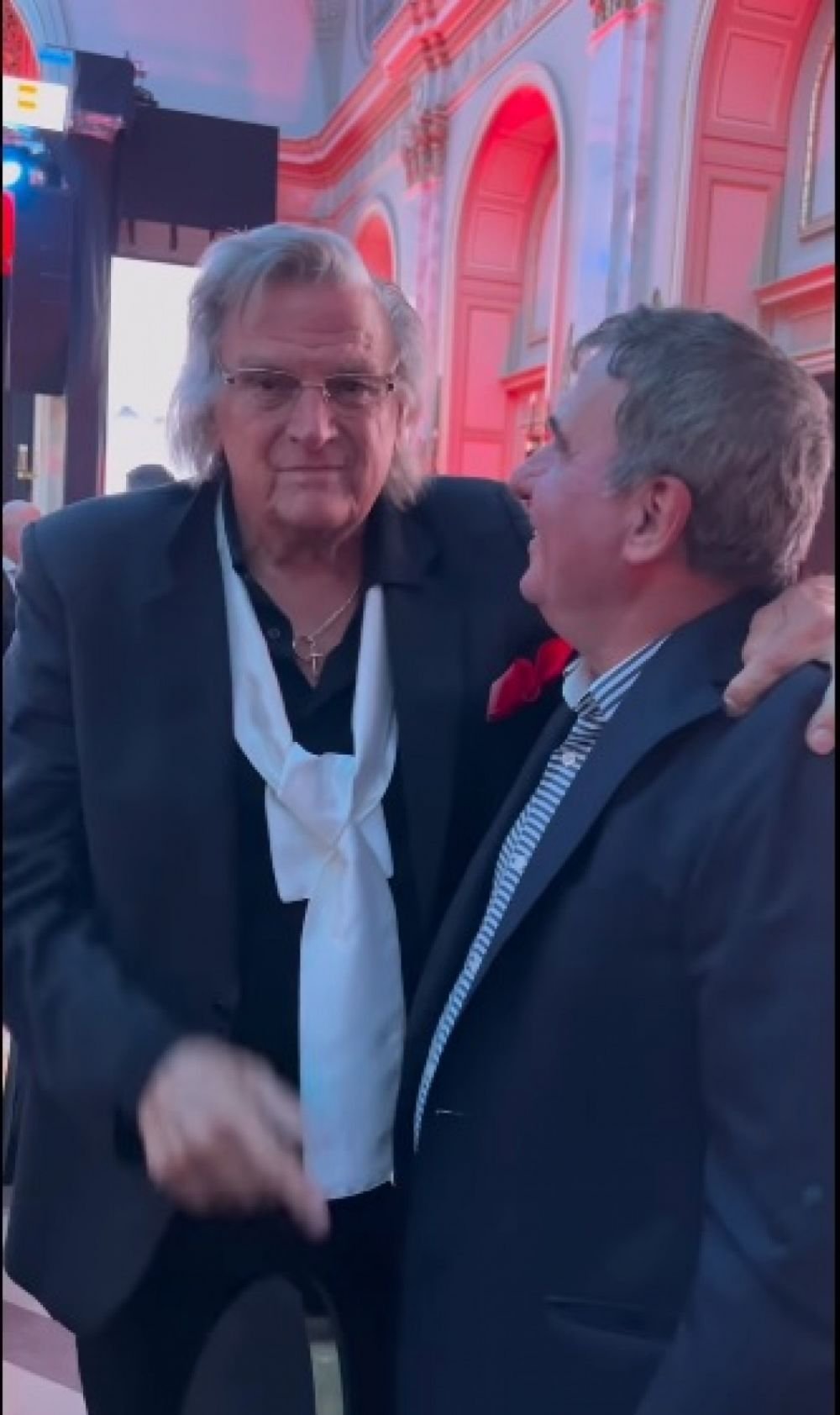 Întâlnirea „Regilor”! Gică Hagi și Florin Piersic au oferit imaginile serii! Moment emoționant între cele două legende _3