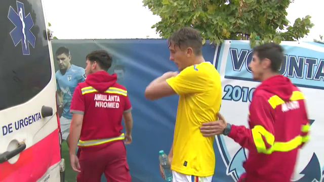 S-a rupt gardul cu ei! Un jucător al României U19 s-a accidentat în timp ce sărbătorea golul și a fost dus la spital_16