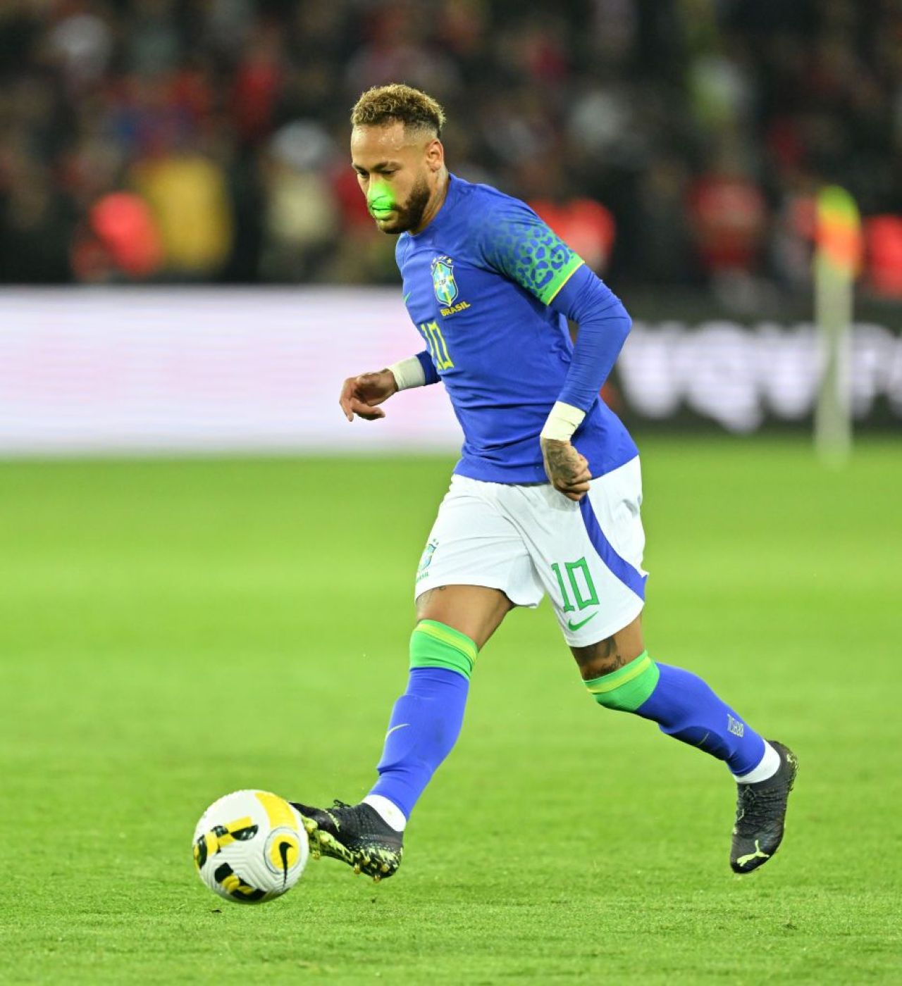 Scene teribile la meciul Brazilia - Tunisia. Suporterii au aruncat cu banane în Richarlison, iar pe Neymar l-au