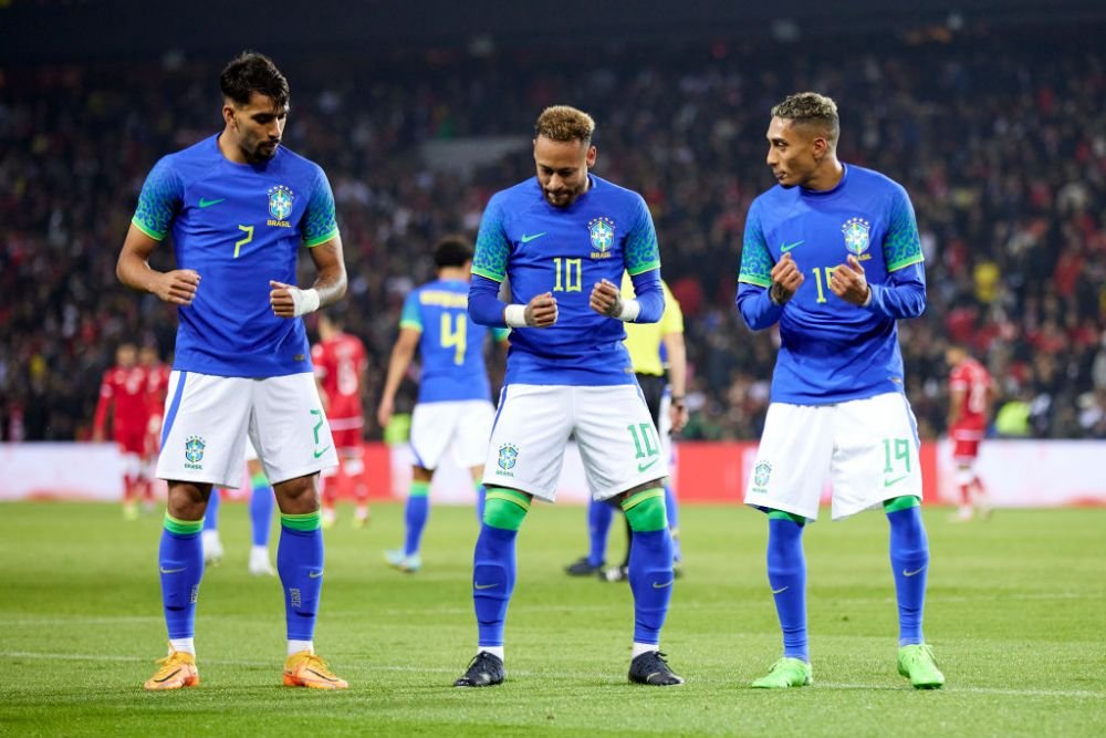 Scene teribile la meciul Brazilia - Tunisia. Suporterii au aruncat cu banane în Richarlison, iar pe Neymar l-au 