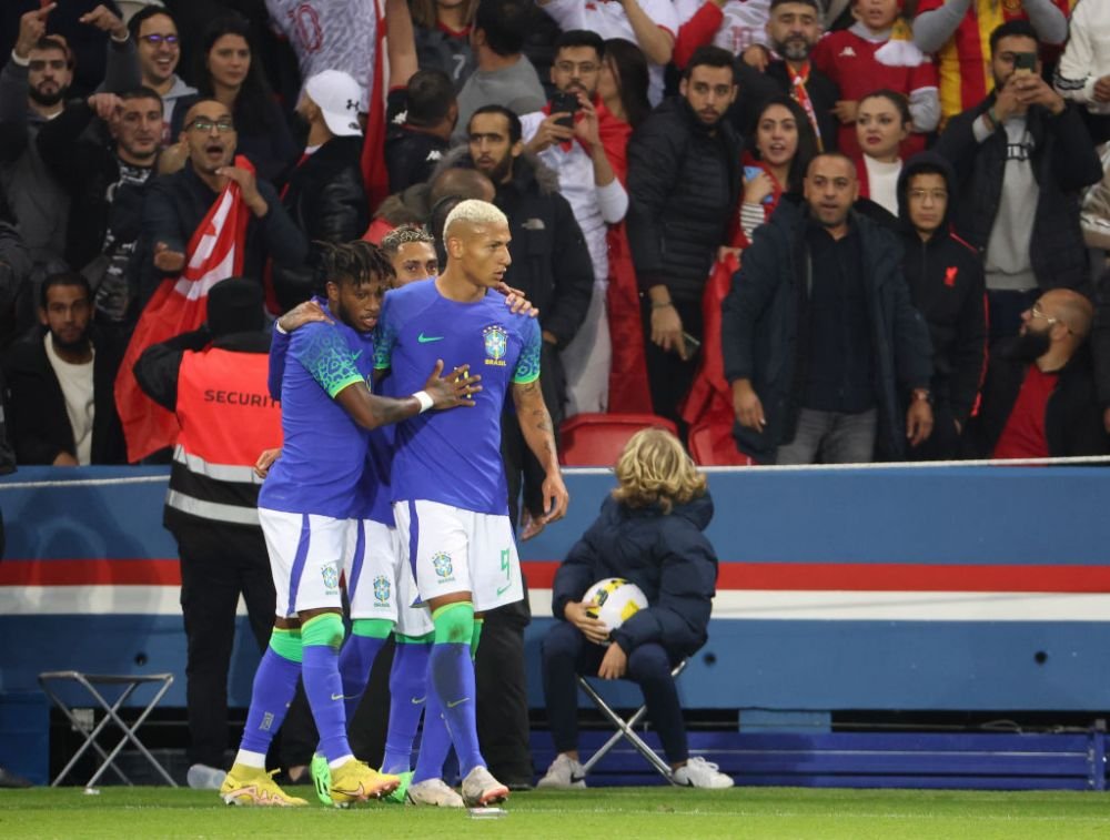 Scene teribile la meciul Brazilia - Tunisia. Suporterii au aruncat cu banane în Richarlison, iar pe Neymar l-au 