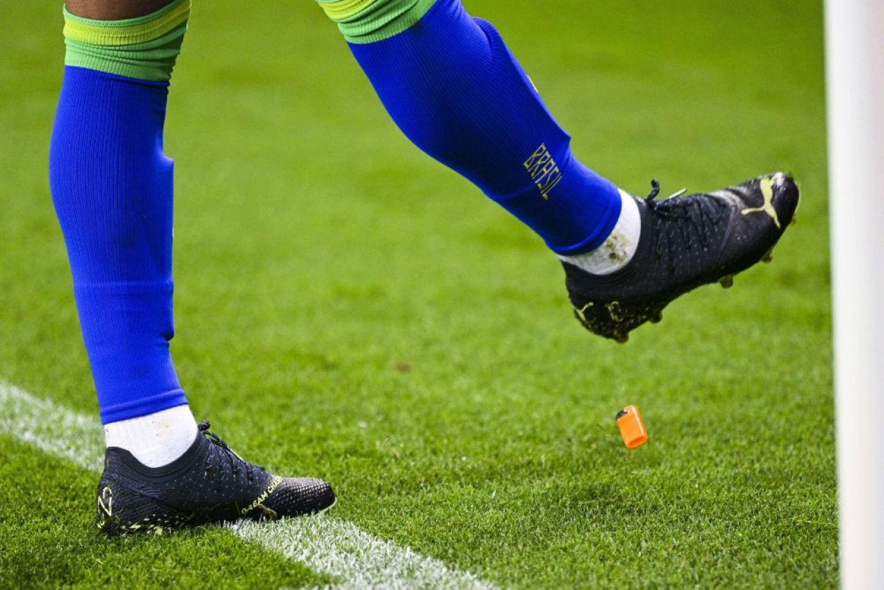 Scene teribile la meciul Brazilia - Tunisia. Suporterii au aruncat cu banane în Richarlison, iar pe Neymar l-au