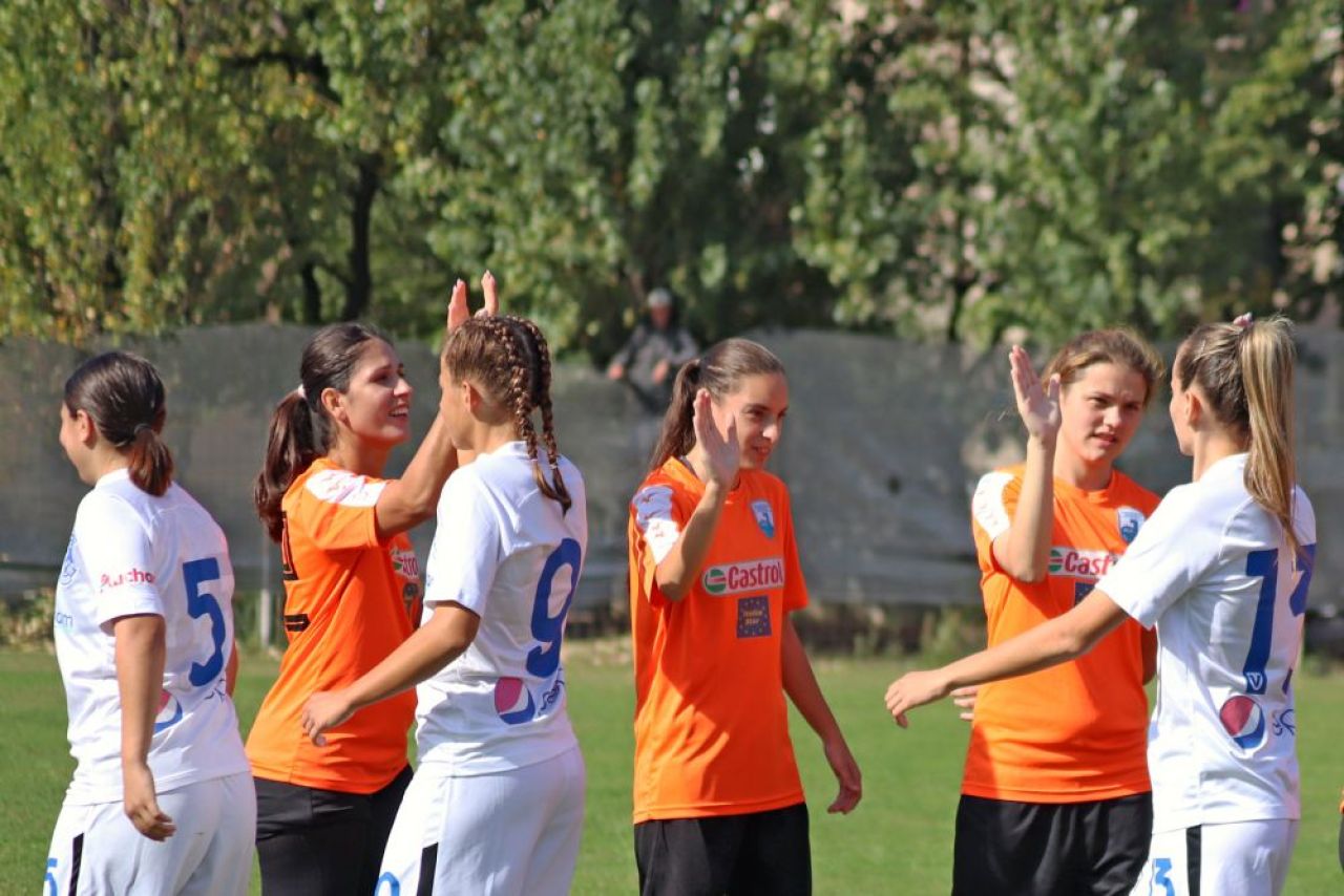 A câștigat Champions League cu CSM București și s-a apucat de fotbal, la 36 de ani!_5