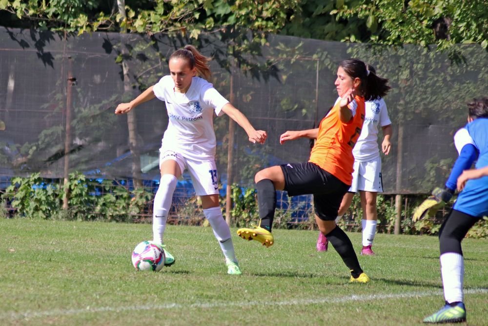 A câștigat Champions League cu CSM București și s-a apucat de fotbal, la 36 de ani!_6