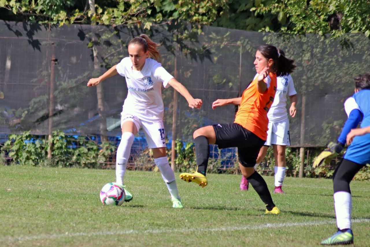 A câștigat Champions League cu CSM București și s-a apucat de fotbal, la 36 de ani!_6