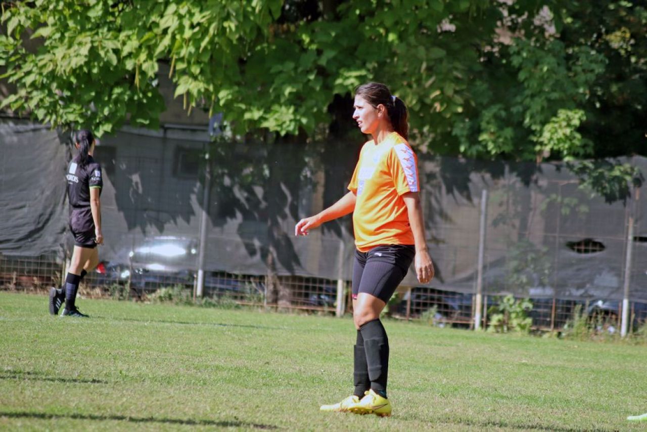 A câștigat Champions League cu CSM București și s-a apucat de fotbal, la 36 de ani!_7