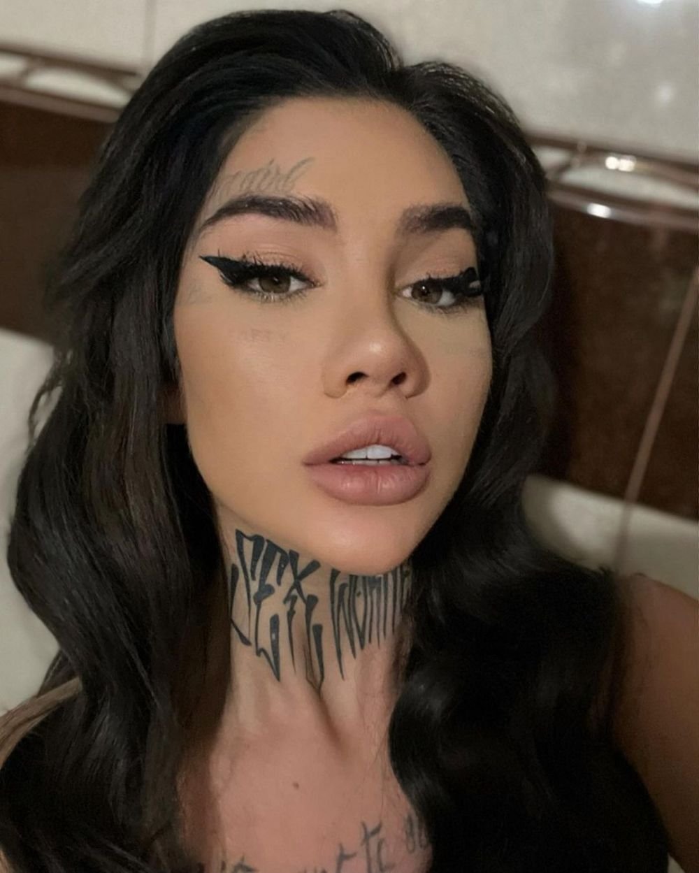 Câștigă bani din pozele indecente postate și este „personajul negativ” de la „Sunt celebru, scoate-mă de aici!” Bia Khalifa a aruncat mâncarea echipei _21