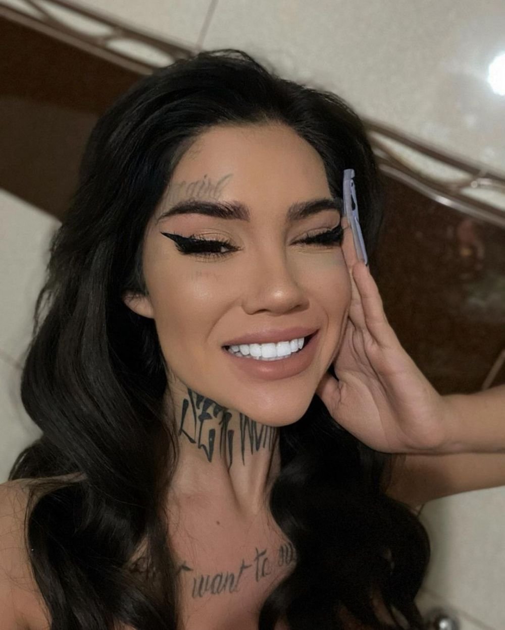 Câștigă bani din pozele indecente postate și este „personajul negativ” de la „Sunt celebru, scoate-mă de aici!” Bia Khalifa a aruncat mâncarea echipei _23