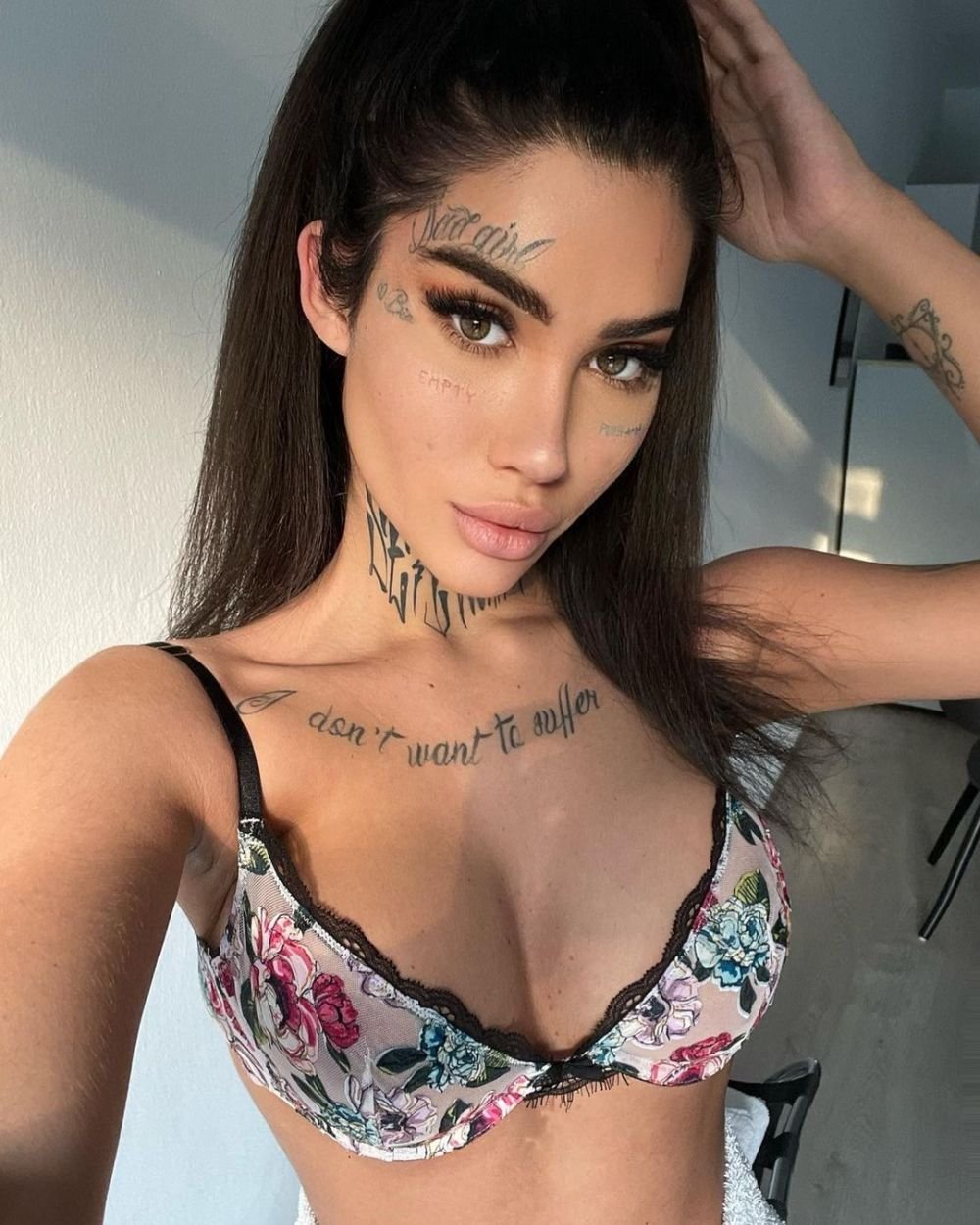 Câștigă bani din pozele indecente postate și este „personajul negativ” de la „Sunt celebru, scoate-mă de aici!” Bia Khalifa a aruncat mâncarea echipei _30