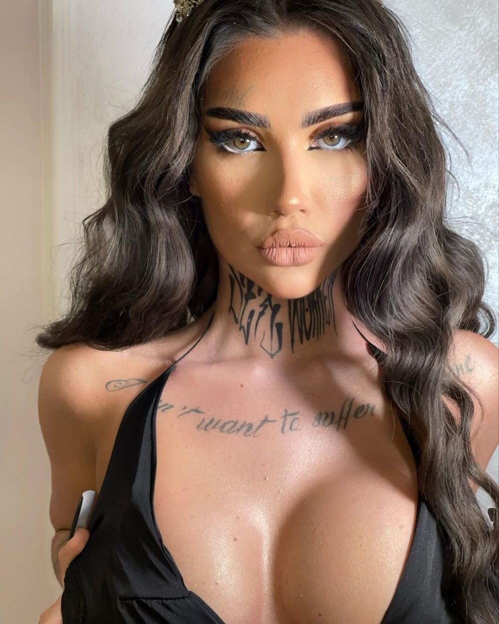 Câștigă bani din pozele indecente postate și este „personajul negativ” de la „Sunt celebru, scoate-mă de aici!” Bia Khalifa a aruncat mâncarea echipei _35